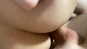 Эта шлюха вечно стонет