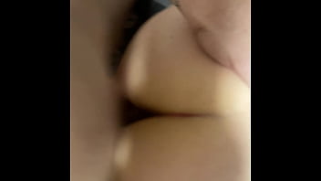 Эта шлюха вечно стонет