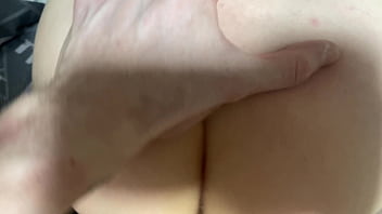 Эта шлюха вечно стонет