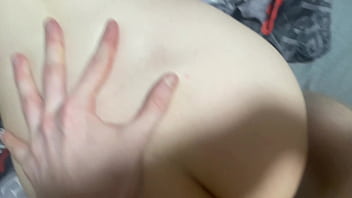 Эта шлюха вечно стонет