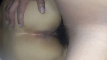 Disfrutando el culito de mi prima en un hostal