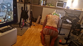 Wanted production kit willer ripps his ass wide open in the kitchen for honeys cock to cum Wanted production kit willer ripps his ass wide open in the kitchen for honeys cock to cum