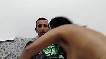 Ciumenta jogou meu celular no chão mas acabou sentando no meu pau até gozar gostoso