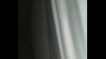 Mojandome mientras me tocó