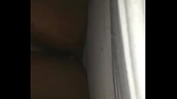 Mojandome mientras me tocó