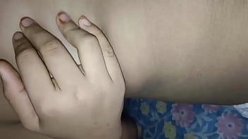 कॉलेज गर्ल ने सेक्सी अंदाज में दिखाया अपना नंगा बदन thumbnail