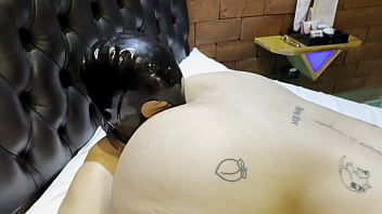 Escravo foi feito pra ser feito de mesa mamar minha rola e ficar preso na gaiolinha