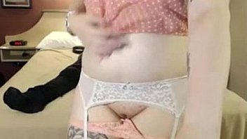 Chubby tattooed girl with bangs sucks limp dick to life
