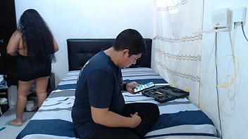 Video viral seduciendo al técnico del internet satelital