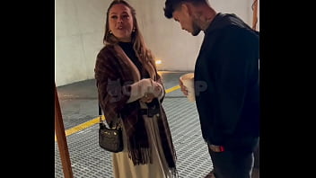 Conheci um gato roludo no pagode levei ele embora chupei no carro enquanto corno dirigia e dei gostoso no quarto completo no red