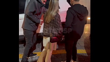 Conheci um gato roludo no pagode levei ele embora chupei no carro enquanto corno dirigia e dei gostoso no quarto completo no red