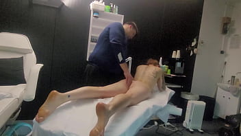 Lady come for massage masseur make her massage and fuck face and pussy