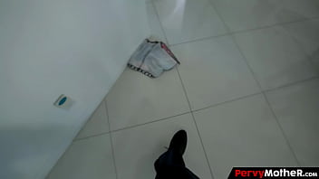 Clever stepmom awaited her stepson on the washing machine