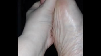 Pés branquinhos amador fetiches podolatria