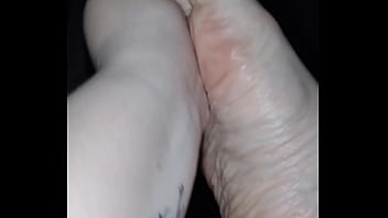 Pés branquinhos amador fetiches podolatria