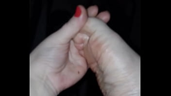 Pés branquinhos amador fetiches podolatria