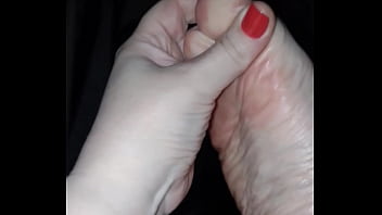 Pés branquinhos amador fetiches podolatria