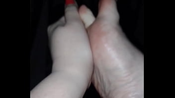 Pés branquinhos amador fetiches podolatria