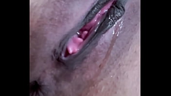 Me siento muy sola en casa y he decidido jugar un rato con mi cuca necesito compañía de algún papacito