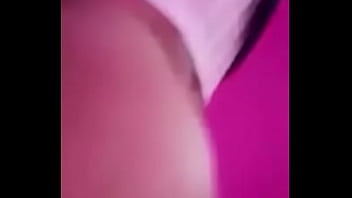 Peituda rabuda mostrando