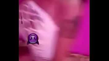 Peituda rabuda mostrando