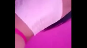 Peituda rabuda mostrando