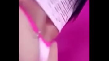 Peituda rabuda mostrando