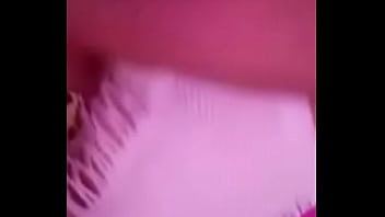 Peituda rabuda mostrando