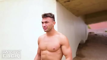 Isaac strokes and jenna beck's motel rendezvous was an unexpected scorching hot scene their chemistry was off the charts