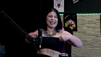 Morena Gostosa E Tatuada Most Seus Gndes Peitos No Jogo Do "eu Nunca" Logo Após Falar Que Estnhou O Grelo Da Amiga E O Que Fez No Sexo Kalyca Watch Sheer Red thumbnail