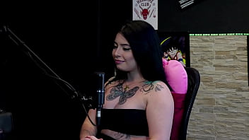 Morena Gostosa E Tatuada Most Seus Gndes Peitos No Jogo Do "eu Nunca" Logo Após Falar Que Estnhou O Grelo Da Amiga E O Que Fez No Sexo Kalyca Watch Sheer Red thumbnail