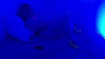 Começamos nossa cena brevemente matando as saudades dessa gostosa que exibiu o tamanho do seu rabo e brincou com a xota e já chamamos no caro amigo