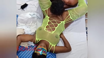 Puta gozando no oral