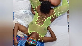 Puta gozando no oral