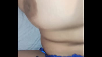 Me hecha el panty a un lado y me folla el culo bien rico