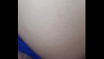 Me hecha el panty a un lado y me folla el culo bien rico