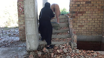 German expat has kinky sex with arab mistress in public