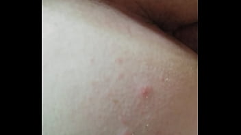 Enculer allonger sur le ventre pov