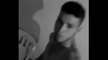 Hetero Mostrando Su Pene thumbnail