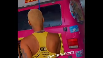 Ebony chick twerking