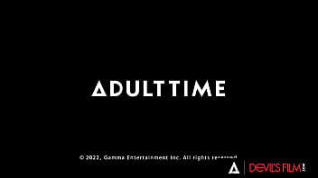 Two horny best friends can't resist to fuck together