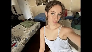 Putita preciosa haciendo aheao