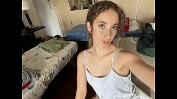 Putita preciosa haciendo aheao