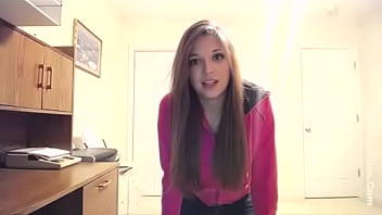 Tessafowler webcam03 staywarm promo mobileready 2