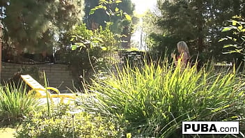 Blonde babe fucks herself