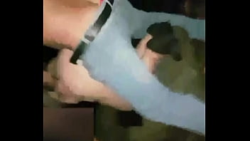 Cuckold levou sua mulher na rua pro comedor