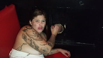 Fui no swing entrei no gloryholi e chupei muito rola e levei na buceta veja completo no red e sheer