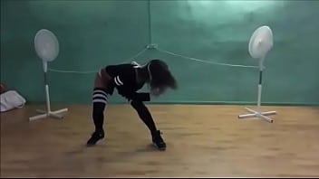 Shaking twerk sexy ass