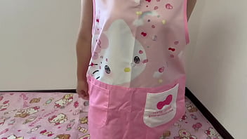 旦那が帰ってくる前に裸でエプロン姿になって部屋の隅で大胆なオナニーしてみました