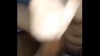 Enquanto ele metia nela eu esperava pra ouvir como foi ser traído